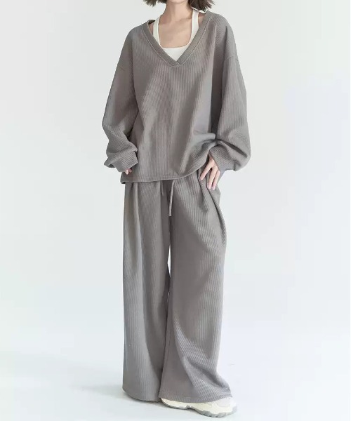 gossip!ロサンゼルス(ゴシップロサンゼルス)の「ビッグシルエットクルースウェット&スウェットワイドパンツ ルームウェア セットアップ(ルームウェア/パジャマ・レディース・ブラック/グレー・M/L/XL)」の2枚目の写真