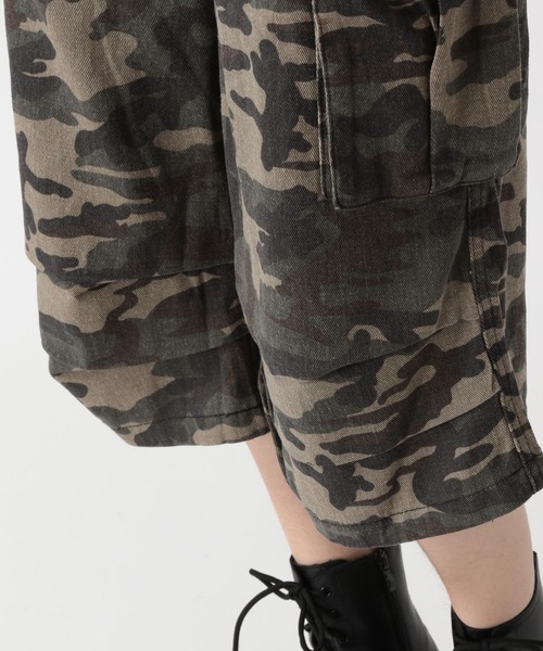 FOREVER 21（フォーエバー トゥエンティーワン）の「【2025SS】カモフラハーフパンツ（カーゴパンツ・レディース・カーキ・MEDIUM/SMALL）」の15枚目の写真