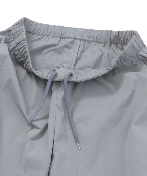 MACKINTOSH PHILOSOPHY（ﾏｯｷﾝﾄｯｼｭ ﾌｨﾛｿﾌｨｰ）の「軽量ナイロンストレッチ イージーパンツ（その他パンツ・メンズ・ブラック/グレー・40/38）」の12枚目の写真