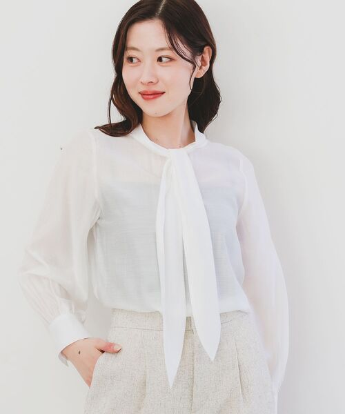 le.coeur blanc（ルクールブラン）の「セミダルドレープクロスボウタイブラウス（シャツ/ブラウス・レディース・オフホワイト/ブラック・38）」の4枚目の写真