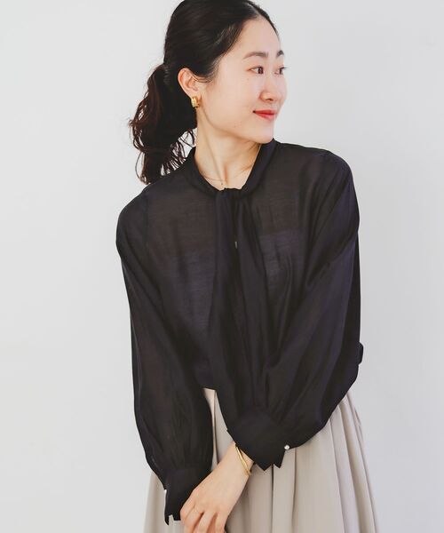 le.coeur blanc（ルクールブラン）の「セミダルドレープクロスボウタイブラウス（シャツ/ブラウス・レディース・オフホワイト/ブラック・38）」の14枚目の写真