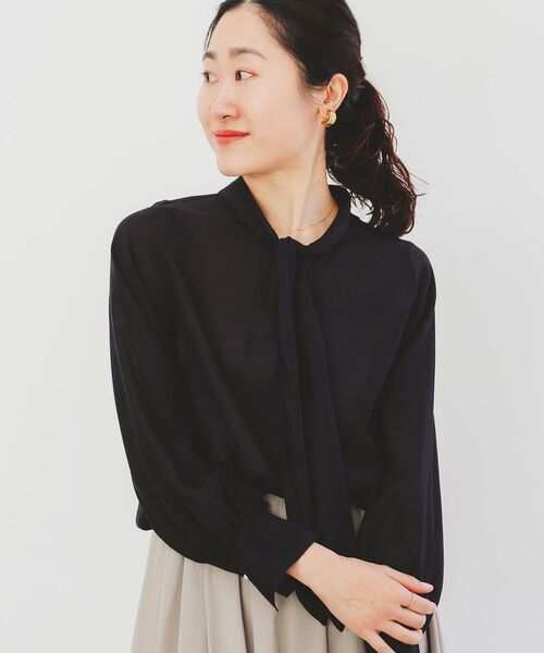 le.coeur blanc（ルクールブラン）の「セミダルドレープクロスボウタイブラウス（シャツ/ブラウス・レディース・オフホワイト/ブラック・38）」の17枚目の写真