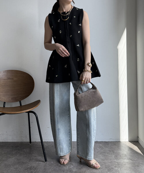 DouDou(ドゥドゥ)の「【WEB限定】刺繍スポンジニットベスト(ベスト・レディース・ブラック・FREE)」の4枚目の写真