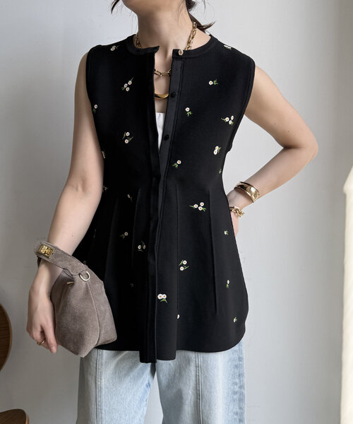 DouDou(ドゥドゥ)の「【WEB限定】刺繍スポンジニットベスト(ベスト・レディース・ブラック・FREE)」の11枚目の写真