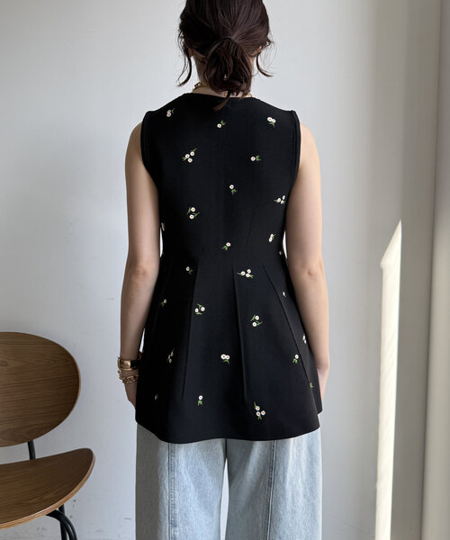 DouDou(ドゥドゥ)の「【WEB限定】刺繍スポンジニットベスト(ベスト・レディース・ブラック・FREE)」の14枚目の写真