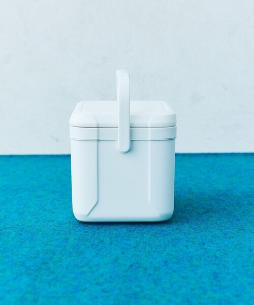 POLeR(ポーラー)の「POLeR × FREAK'S STORE/ポーラー × フリークスストア 別注 HARD COOLER ハード クーラーボックス 5.2L(アウトドアグッズ・メンズ・ホワイト・ONE SIZE)」の4枚目の写真