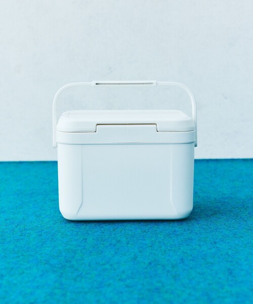 POLeR(ポーラー)の「POLeR × FREAK'S STORE/ポーラー × フリークスストア 別注 HARD COOLER ハード クーラーボックス 5.2L(アウトドアグッズ・メンズ・ホワイト・ONE SIZE)」の5枚目の写真