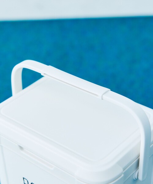 POLeR(ポーラー)の「POLeR × FREAK'S STORE/ポーラー × フリークスストア 別注 HARD COOLER ハード クーラーボックス 5.2L(アウトドアグッズ・メンズ・ホワイト・ONE SIZE)」の6枚目の写真