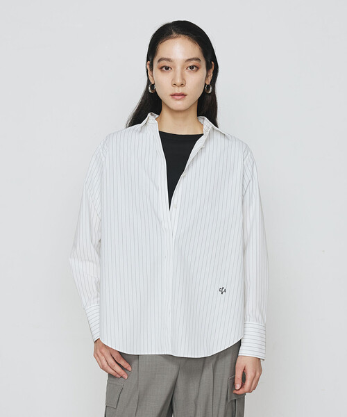 COMME CA（コムサ）の「ストライプタイプライター／バルキーオックスフォード シャツ（シャツ/ブラウス・レディース・ネイビー/ホワイト/ブルー・9号）」の2枚目の写真