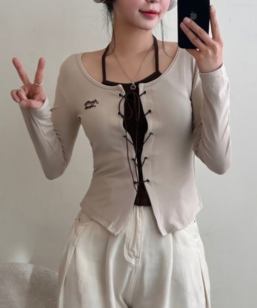 gossip!ロサンゼルス(ゴシップロサンゼルス)の「Y2K ホルター刺繍クロップ長袖Tシャツ(Tシャツ/カットソー・レディース・オフホワイト/グレー/ブラウン・FREE)」の7枚目の写真