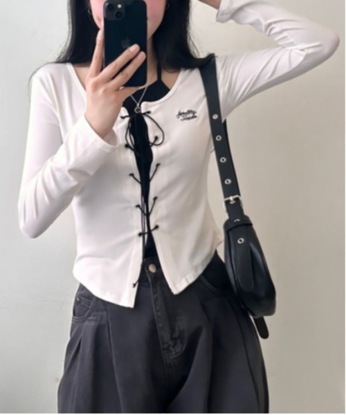 gossip!ロサンゼルス(ゴシップロサンゼルス)の「Y2K ホルター刺繍クロップ長袖Tシャツ(Tシャツ/カットソー・レディース・オフホワイト/グレー/ブラウン・FREE)」の19枚目の写真