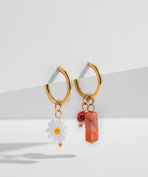 yu-ka(ユーカ)の「YU-KA:ビーズドロップフープピアス2WAY beads drop hoop pierce 2way(ピアス(両耳用)・レディース・ブルー/ホワイト/グリーン/ピンク/レッド/イエロー・FREE)」の2枚目の写真