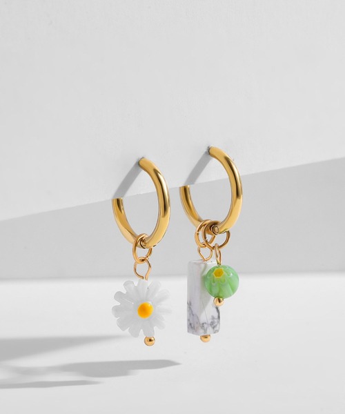 yu-ka(ユーカ)の「YU-KA:ビーズドロップフープピアス2WAY beads drop hoop pierce 2way(ピアス(両耳用)・レディース・ブルー/ホワイト/グリーン/ピンク/レッド/イエロー・FREE)」の4枚目の写真