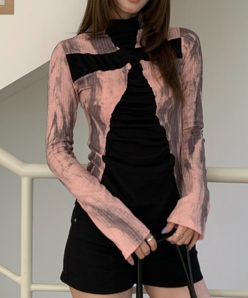 ViViDAY（ビビデー）の「【春新色追加】十字架長袖tシャツ（Tシャツ/カットソー・レディース・ベージュ×ブラック/ピンク・M）」の2枚目の写真