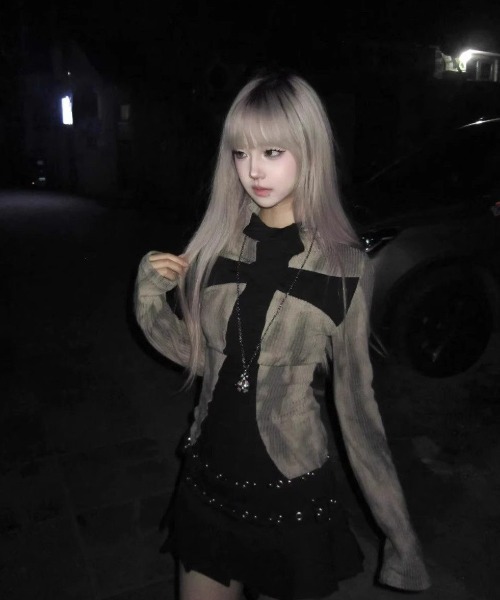 ViViDAY（ビビデー）の「【春新色追加】十字架長袖tシャツ（Tシャツ/カットソー・レディース・ベージュ×ブラック/ピンク・M）」の4枚目の写真