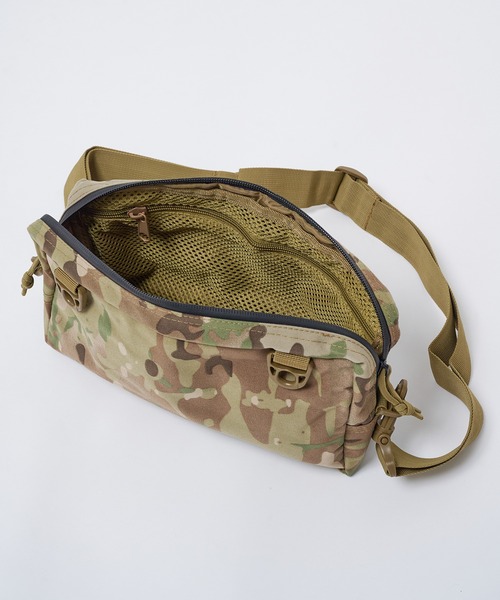 MAISON CLUB(メゾンクラブ)の「【MAISON CLUB】GB473 ミリタリーサコッシュ YM-Mil.(ショルダーバッグ・メンズ・ブラック/オリーブ/マルチ・FREE)」の5枚目の写真