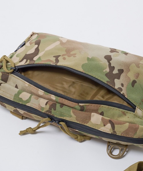 MAISON CLUB(メゾンクラブ)の「【MAISON CLUB】GB473 ミリタリーサコッシュ YM-Mil.(ショルダーバッグ・メンズ・ブラック/オリーブ/マルチ・FREE)」の6枚目の写真