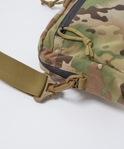 MAISON CLUB(メゾンクラブ)の「【MAISON CLUB】GB473 ミリタリーサコッシュ YM-Mil.(ショルダーバッグ・メンズ・ブラック/オリーブ/マルチ・FREE)」の7枚目の写真