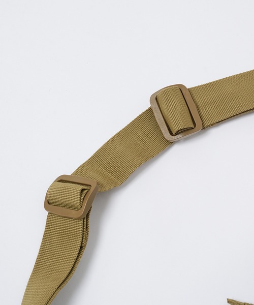 MAISON CLUB(メゾンクラブ)の「【MAISON CLUB】GB473 ミリタリーサコッシュ YM-Mil.(ショルダーバッグ・メンズ・ブラック/オリーブ/マルチ・FREE)」の8枚目の写真