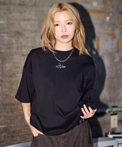 ショート丈Tシャツ MLB】ポケット付きロゴショート丈シャツ BACK TO THE FIELD