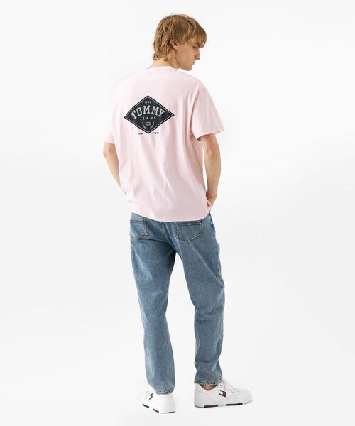 tommy jeans(トミー ジーンズ)の「リラックスバーシティグラフィックTシャツ(Tシャツ/カットソー・メンズ・ベージュ/ネイビー/ピンク・LARGE/MEDIUM/SMALL/X-LARGE)」の13枚目の写真