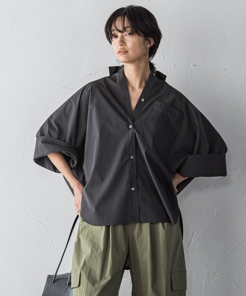 MAYSON GREY(メイソングレイ)の「ワイドカフスドルマンシャツ≪洗濯機で洗える≫(シャツ/ブラウス・レディース・チャコールグレー/ブルー系その他/ホワイト/パープル系その他・M)」の2枚目の写真