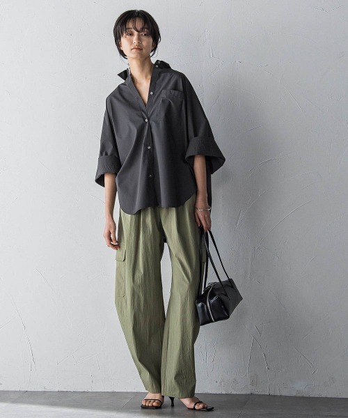 MAYSON GREY(メイソングレイ)の「ワイドカフスドルマンシャツ≪洗濯機で洗える≫(シャツ/ブラウス・レディース・チャコールグレー/ブルー系その他/ホワイト/パープル系その他・M)」の12枚目の写真