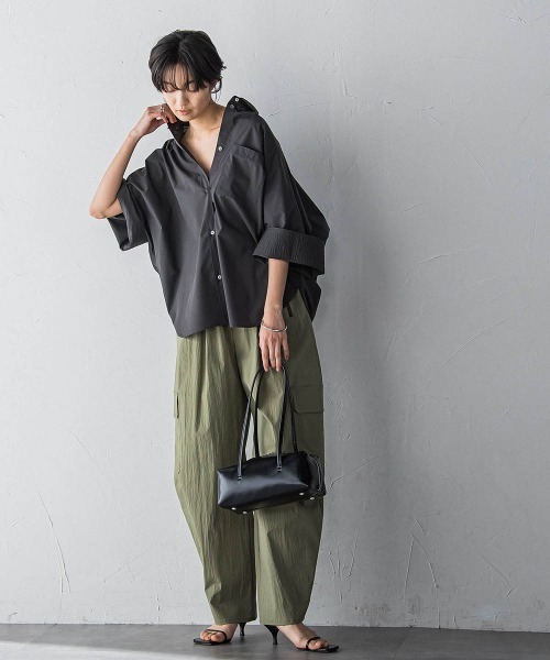 MAYSON GREY(メイソングレイ)の「ワイドカフスドルマンシャツ≪洗濯機で洗える≫(シャツ/ブラウス・レディース・チャコールグレー/ブルー系その他/ホワイト/パープル系その他・M)」の15枚目の写真
