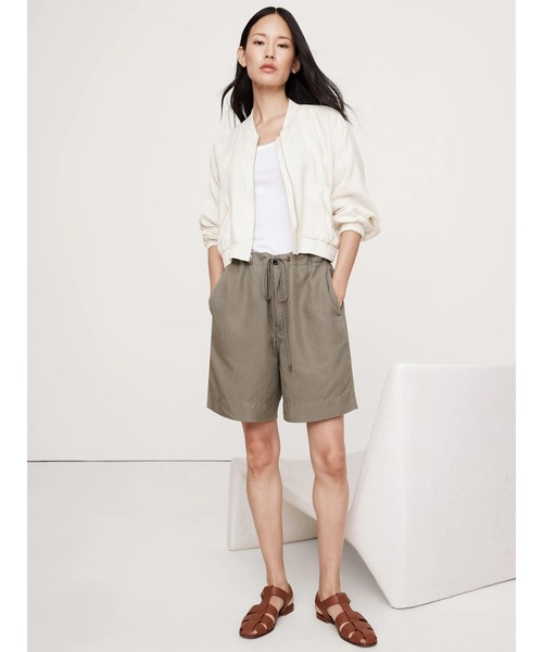 Banana Republic（バナナリパブリック）の「リネン ボンバージャケット（ブルゾン・レディース・ライトベージュ・XS/L/S/M）」の2枚目の写真