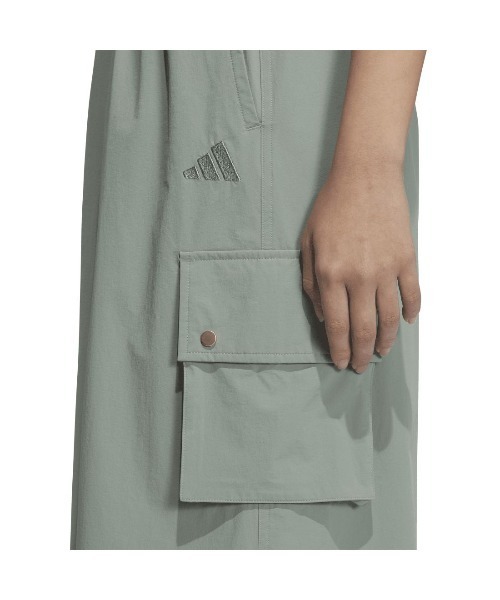 adidas（アディダス）の「アディダス adidas Luxflow ルーズフィット ウルトラロング丈カーゴスカート（スカート・レディース・グリーン/ブラック・S/M/L/XL）」の4枚目の写真