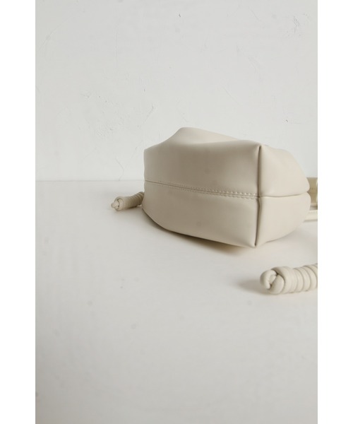 &. NOSTALGIA(アンドドットノスタルジア)の「【ZOZO限定】ハートチャーム巾着風ハンドバッグ(ハンドバッグ・レディース・アイボリー/ブラック/シルバー・FREE)」の20枚目の写真