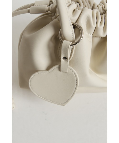 &. NOSTALGIA(アンドドットノスタルジア)の「【ZOZO限定】ハートチャーム巾着風ハンドバッグ(ハンドバッグ・レディース・アイボリー/ブラック/シルバー・FREE)」の17枚目の写真