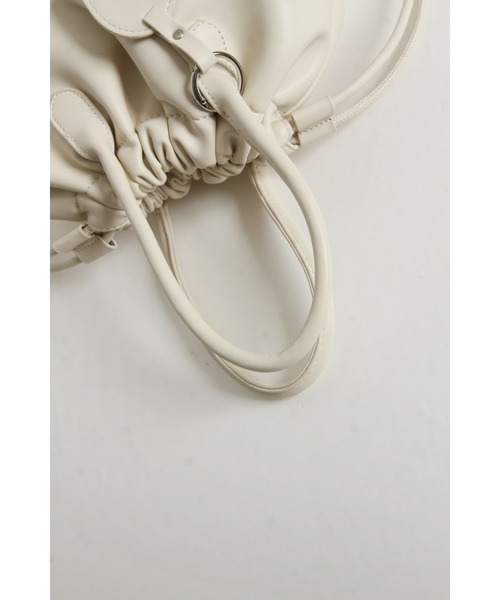 &. NOSTALGIA(アンドドットノスタルジア)の「【ZOZO限定】ハートチャーム巾着風ハンドバッグ(ハンドバッグ・レディース・アイボリー/ブラック/シルバー・FREE)」の16枚目の写真