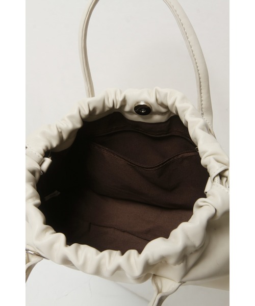 &. NOSTALGIA(アンドドットノスタルジア)の「【ZOZO限定】ハートチャーム巾着風ハンドバッグ(ハンドバッグ・レディース・アイボリー/ブラック/シルバー・FREE)」の15枚目の写真