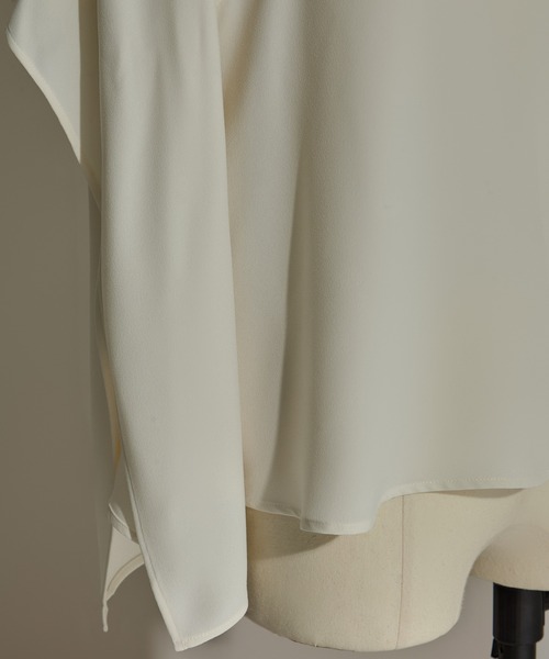 STUDIOUS(ステュディオス)の「【STUDIOUS/ステュディオス】BACK SATIN DRAPE BLOUSE/バックサテンドレープブラウス(シャツ/ブラウス・レディース・ブラック/ホワイト・FREE)」の5枚目の写真