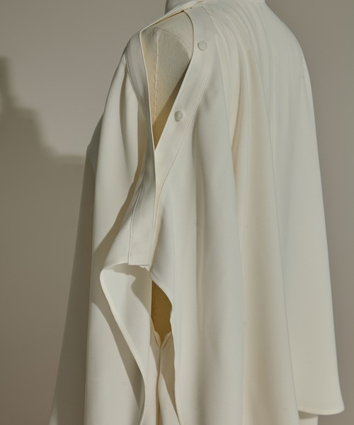 STUDIOUS(ステュディオス)の「【STUDIOUS/ステュディオス】BACK SATIN DRAPE BLOUSE/バックサテンドレープブラウス(シャツ/ブラウス・レディース・ブラック/ホワイト・FREE)」の6枚目の写真