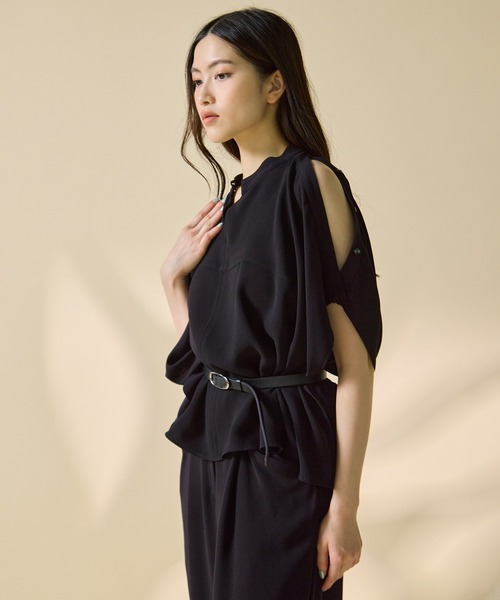 STUDIOUS(ステュディオス)の「【STUDIOUS/ステュディオス】BACK SATIN DRAPE BLOUSE/バックサテンドレープブラウス/ウォッシャブル(シャツ/ブラウス・レディース・ブラック/ホワイト・FREE)」の18枚目の写真