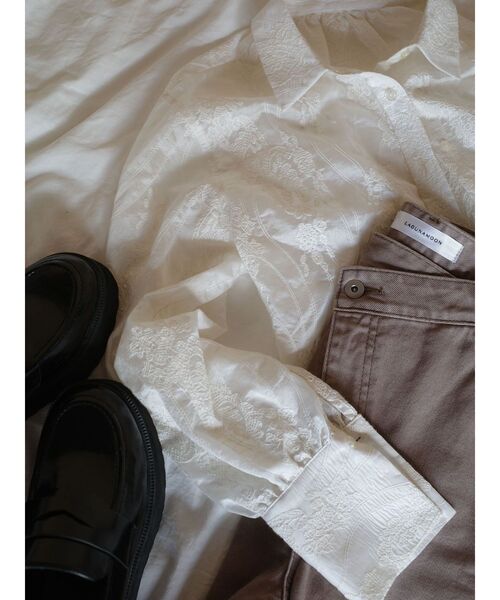 LAGUNAMOON（ラグナムーン）の「シアーエンブロイダリーシャツ（シャツ/ブラウス・レディース・ブラック/アイボリー/チャコールグレー・FREE）」の14枚目の写真