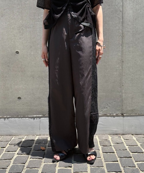 &g'aime(アンジェム)の「【&g'aime】レースMIXラインパンツ Lace-Panel Track Pants(スラックス・レディース・アイボリー/チャコールグレー・FREE)」の21枚目の写真