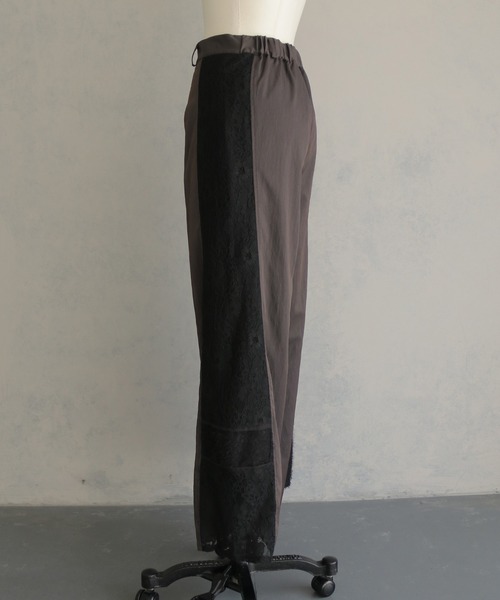 &g'aime(アンジェム)の「【&g'aime】レースMIXラインパンツ Lace-Panel Track Pants(スラックス・レディース・アイボリー/チャコールグレー・FREE)」の5枚目の写真