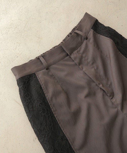 &g'aime(アンジェム)の「【&g'aime】レースMIXラインパンツ Lace-Panel Track Pants(スラックス・レディース・アイボリー/チャコールグレー・FREE)」の3枚目の写真