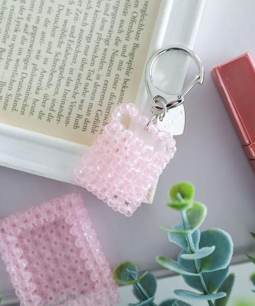 tiny tiny（ティニーティニー）の「ビーズBAGモチーフチャーム[tiny tiny(ティニーティニー)]（チャーム・レディース・ホワイト/ブラック/ピンク・0）」の3枚目の写真