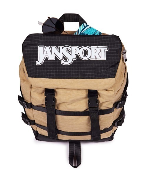 JANSPORT(ジャンスポーツ)の「JANSPORT MINI SKIP PACK(ジャンスポーツ ミニスキップパック)(バックパック/リュック・レディース・ブラック/グリーン系/レッド系/ベージュ系・FREE)」の14枚目の写真