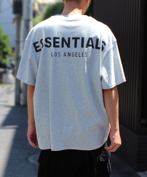 TCSS（ティーシーエスエス）の「FOG ESSENTIALS エッセンシャルズ  LOGO TEE ロゴ Tシャツ バックプリント フロント リフレクタープリント（Tシャツ/カットソー・メンズ・ブラック/グレー・MEDIUM/LARGE）」の2枚目の写真