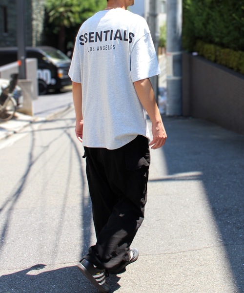 TCSS（ティーシーエスエス）の「FOG ESSENTIALS エッセンシャルズ  LOGO TEE ロゴ Tシャツ バックプリント フロント リフレクタープリント（Tシャツ/カットソー・メンズ・ブラック/グレー・MEDIUM/LARGE）」の7枚目の写真