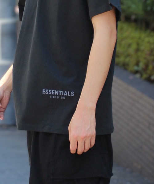 TCSS（ティーシーエスエス）の「FOG ESSENTIALS エッセンシャルズ  LOGO TEE ロゴ Tシャツ バックプリント フロント リフレクタープリント（Tシャツ/カットソー・メンズ・ブラック/グレー・MEDIUM/LARGE）」の9枚目の写真