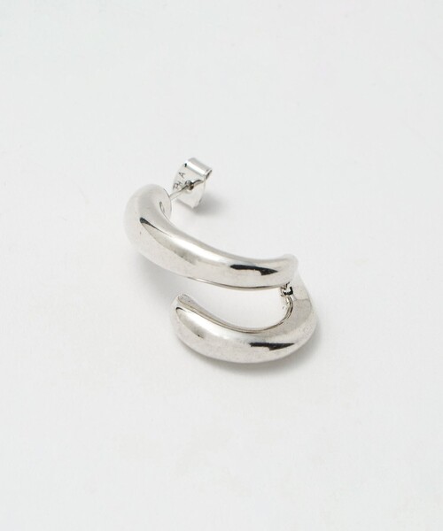 PHILIPPE AUDIBERT（フィリップ オーディベール）の「＜PHILIPPE AUDIBERT＞PAIGE アシンメトリー ピアス（ピアス（両耳用）・レディース・シルバー・FREE）」の3枚目の写真