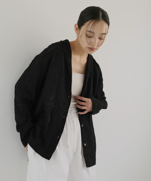 hellam（へラム）の「カットワークレースシャツ（シャツ/ブラウス・レディース・ブラック/ホワイト・FREE）」の3枚目の写真