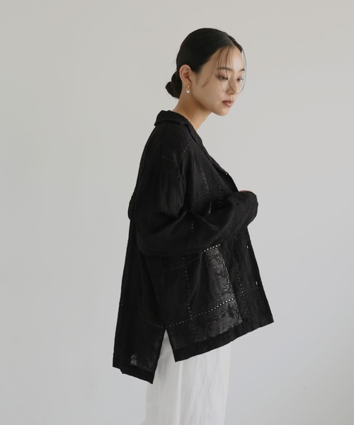 新品未使用✨ハグオーワー　カットワークレースシャツ　ブラック hellam（へラム）の「カットワークレースシャツ（シャツ/ブラウス