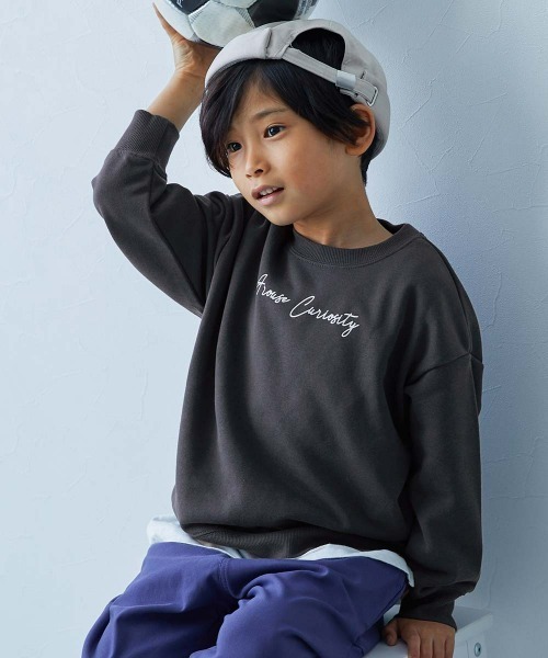 devirock(デビロック)の「デビラボ BOXシルエット プリント トレーナー(スウェット・キッズ・レッド系1/ベージュ系1/グリーン系1/ブラック系2/ベージュ系3/ブラック系1/ベージュ系2/グレー系1/ブラック系3/ブルー系1/ベージュ系4/ベージュ系5/イエロー系1・90cm/100cm/160cm/110cm/120cm/130cm/140cm/150cm)」の2枚目の写真